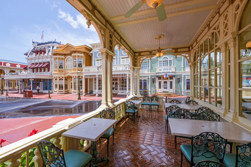 Tony’s Town Square Restaurant Review: A Magical (and Allergy-Friendly) Italian&nbsp;Experience!
