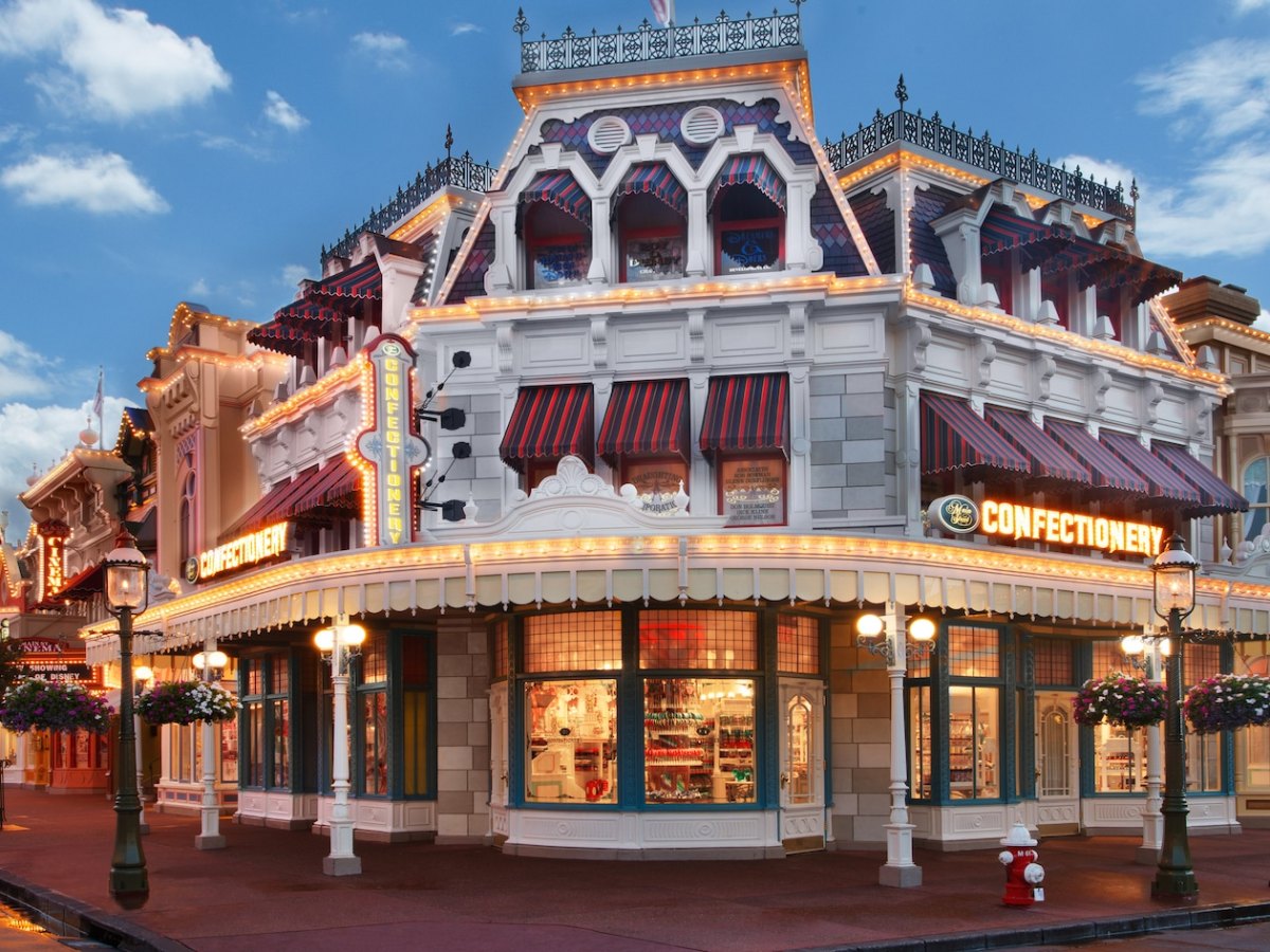Main Street Confectionery Allergy Review: A Sweet Stop with Caution at Magic&nbsp;Kingdom